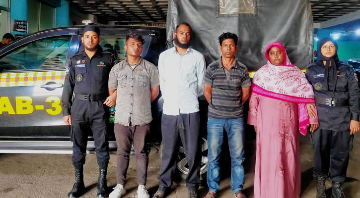 কুমিল্লা থেকে গাঁজা এনে ঢাকায় বিক্রি করতেন তারা