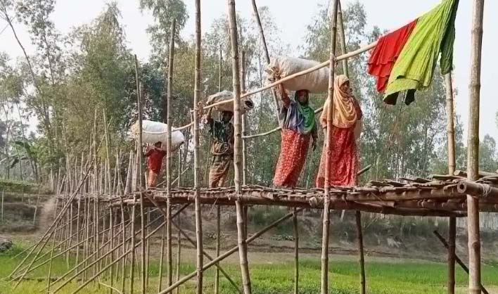নদীবন্দি দেড়শ পরিবার, নেই রাস্তা-ব্রিজ
