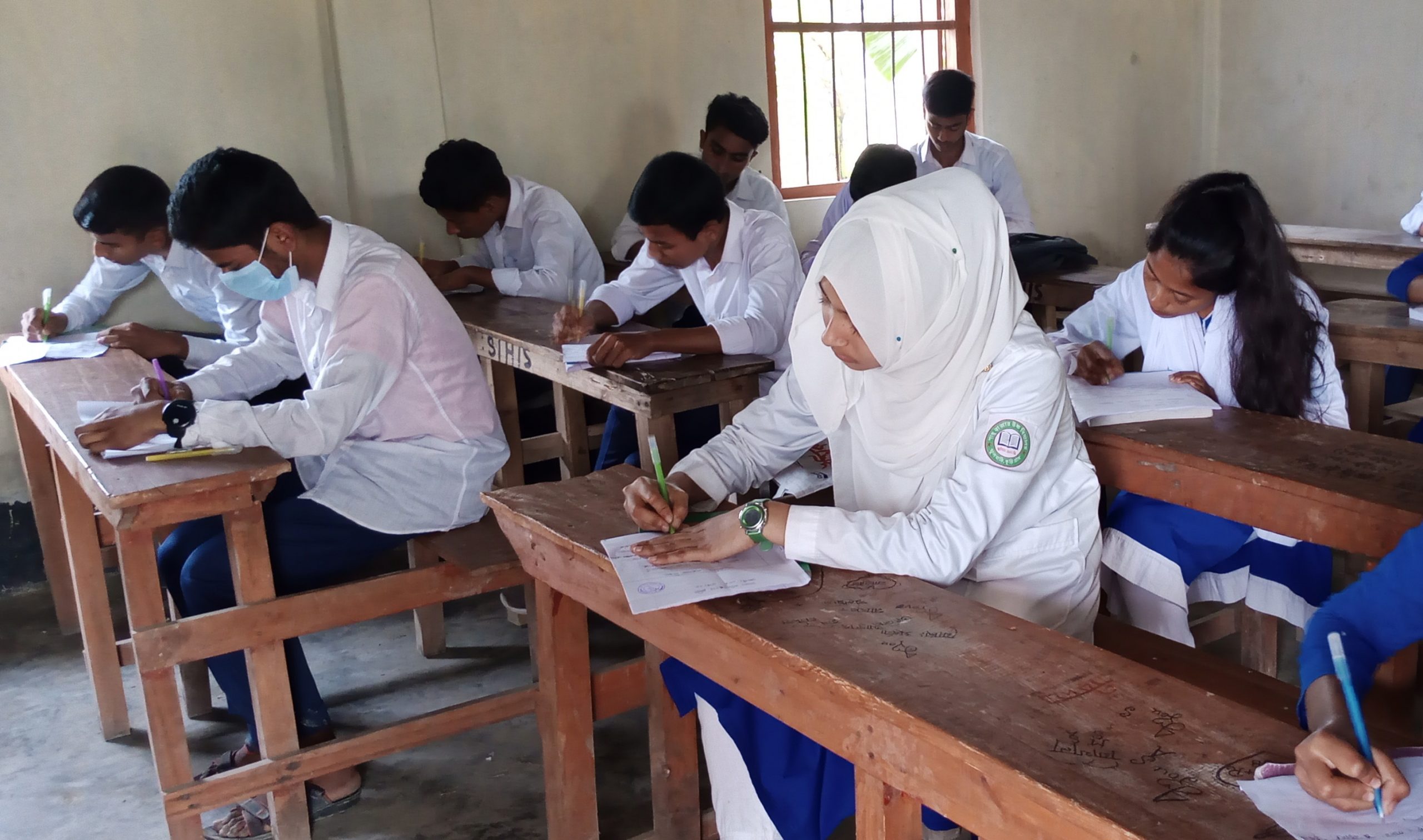 ফুলবাড়ীতে আন্তর্জাতিক মাতৃভাষা দিবস উপলক্ষে রচনা প্রতিযোগিতা