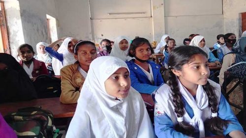 নতুন বইয়ের সংকটে পাঠদান ব্যাহত