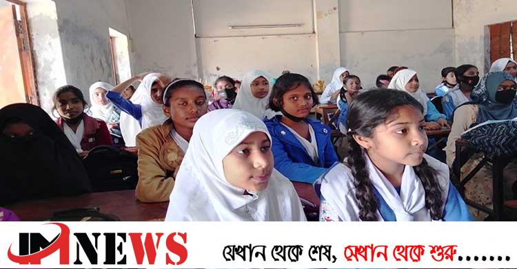 নতুন বইয়ের সংকটে পাঠদান ব্যাহত