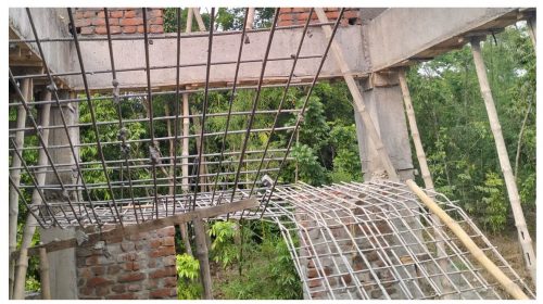 যে কারনে ভেঙ্গে ফেলা হলো স্কুলের সিঁড়ি