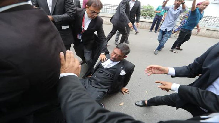 আ. লীগ ও বিএনপিপন্থীদের আবারও ধাক্কাধাক্কি