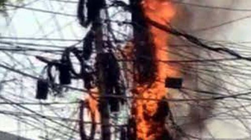 রাজধানীতে ২ ভবনের মাঝে বিদ্যুতের তারে আগুন, নেভালো ফায়ার সার্ভিস