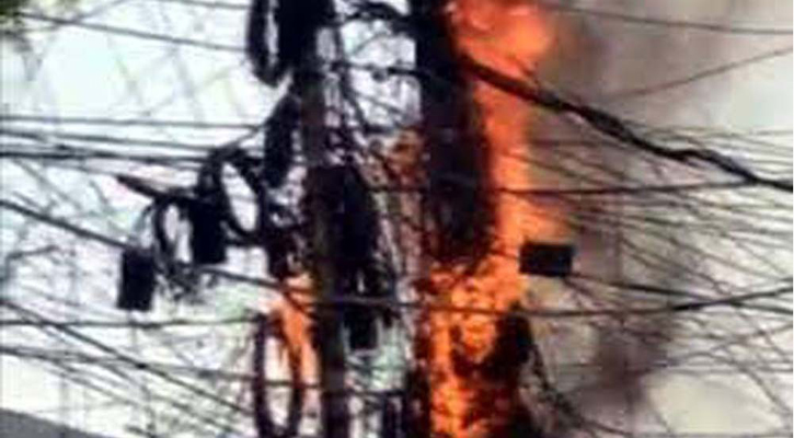 রাজধানীতে ২ ভবনের মাঝে বিদ্যুতের তারে আগুন, নেভালো ফায়ার সার্ভিস