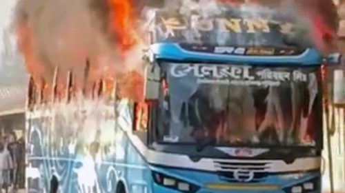 শিক্ষা সফরের বাসে আগুন