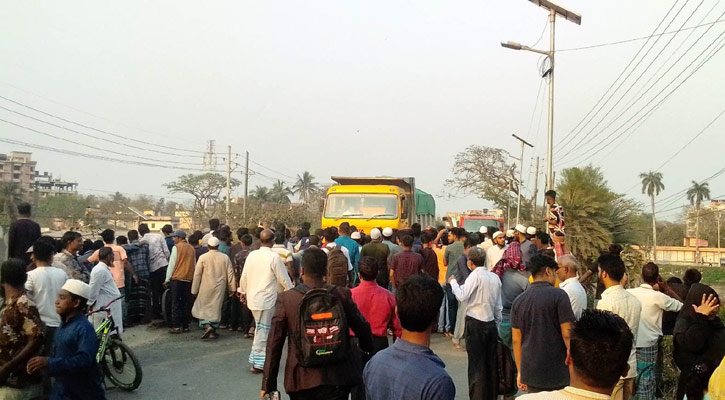 ফরিদপুরে ট্রাকচাপায় মোটরসাইকেলের ২ আরোহী নিহত