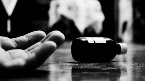 মোবাইল কিনে না দেওয়ায় স্কুলছাত্রের বিষপান