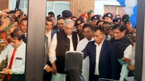 বেনাপোল ইমিগ্রেশনের ই-গেট উদ্বোধন করলেন স্বরাষ্ট্রমন্ত্রী