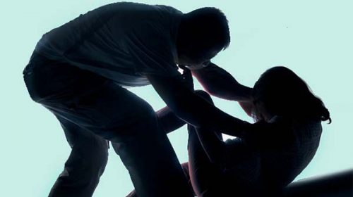 বাড়িতে একা পেয়ে মাদ্রাসাছাত্রীকে ধর্ষণচেষ্টা