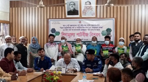 ফুলবাড়ীতে কৃষকের মাঝে বিনামূল্যে পাটবীজ বিতরণ