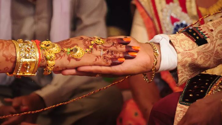 দুই প্রেমিকাকে বিয়ে করলেন একই সঙ্গে