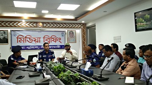 নীলফামারীতে গণমাধ্যমকর্মীদের সাথে পুলিশ সুপারের প্রেসব্রিফিং