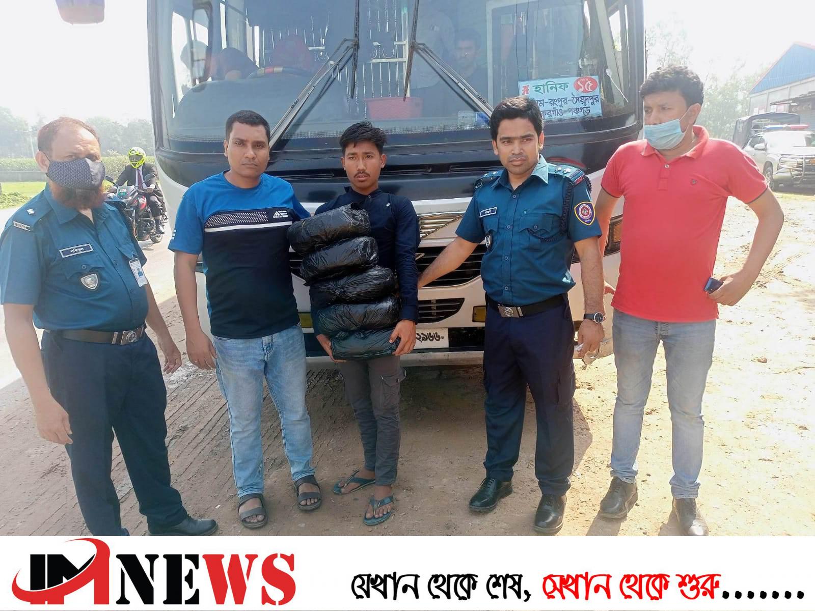 নীলফামারীতে মাদকদ্রব্য নিয়ন্ত্রণ অধিদপ্তরের অভিযানে গাঁজাসহ মাদক ব্যবসায়ী গ্রেফতার