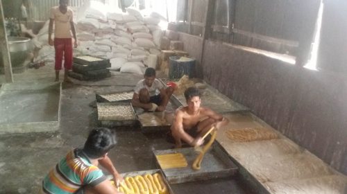 নীলফামারীতে অসাস্থ‍্যকর পরিবেশে তৈরি হচ্ছে লাচ্ছা সেমাই